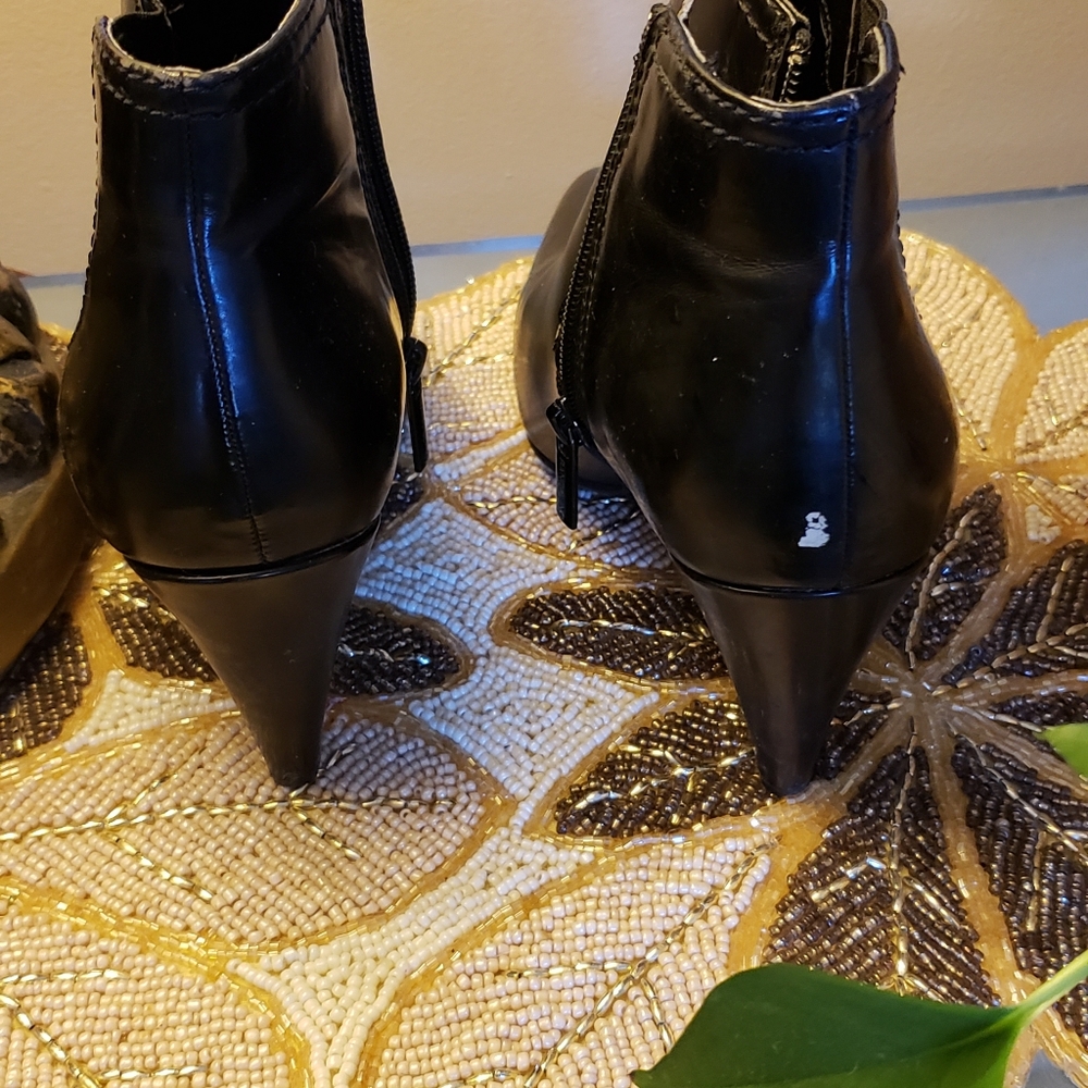 Blk ankle boots